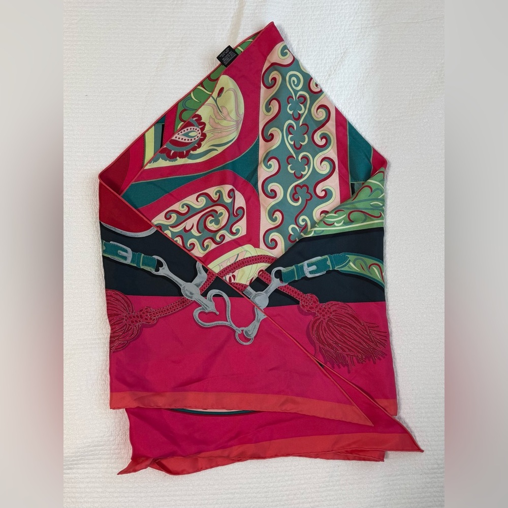 Hermes Pattern Triangular Scarf [OS] - Picture 2 of 8